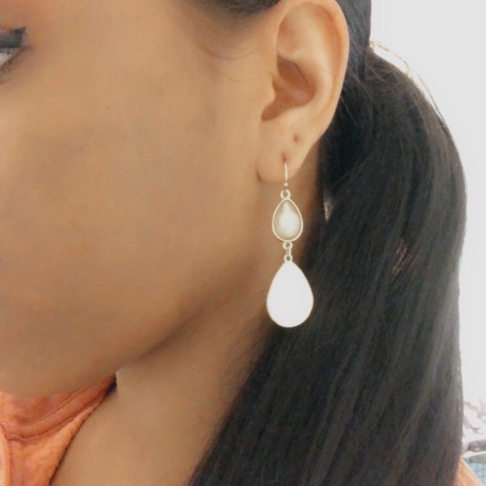 LOFT Gold Tear Drop earrings - Picture 2 of 2